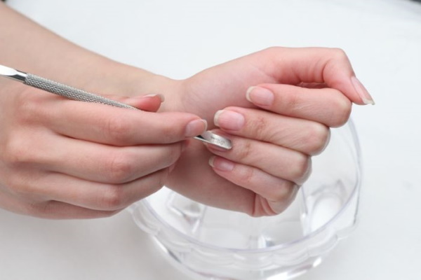 Manicura en tons verds. Foto poliment de gel per a ungles llargues i curtes. Articles nous