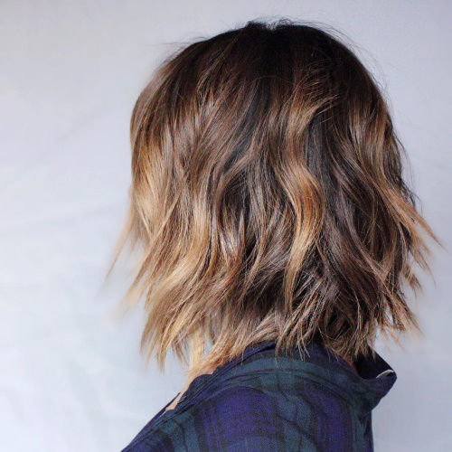 Haircut Shag (Shaggy) pour cheveux moyens. Photo de style avec et sans frange, vues avant et arrière