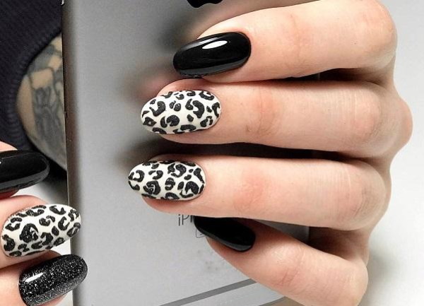 Manicura de lleopard. Foto, impressions amb esmalt de gel: vermell, rosa, blanc, negre, francès